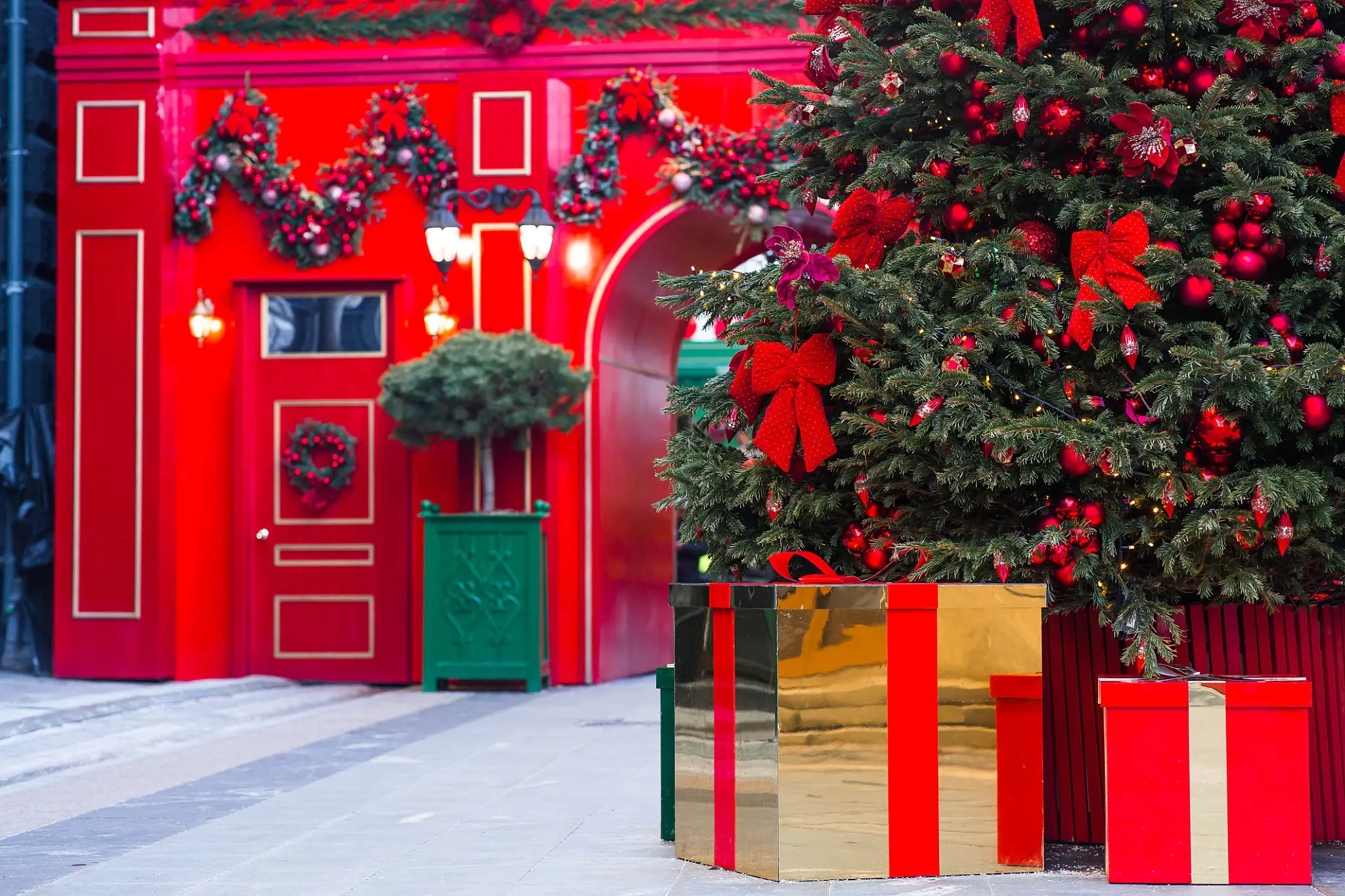 holiday_decorating_safety