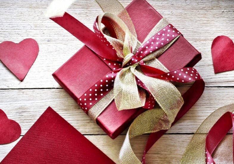 7014432-valentines-day-gift-box-ribbon-hearts-love-1110x550