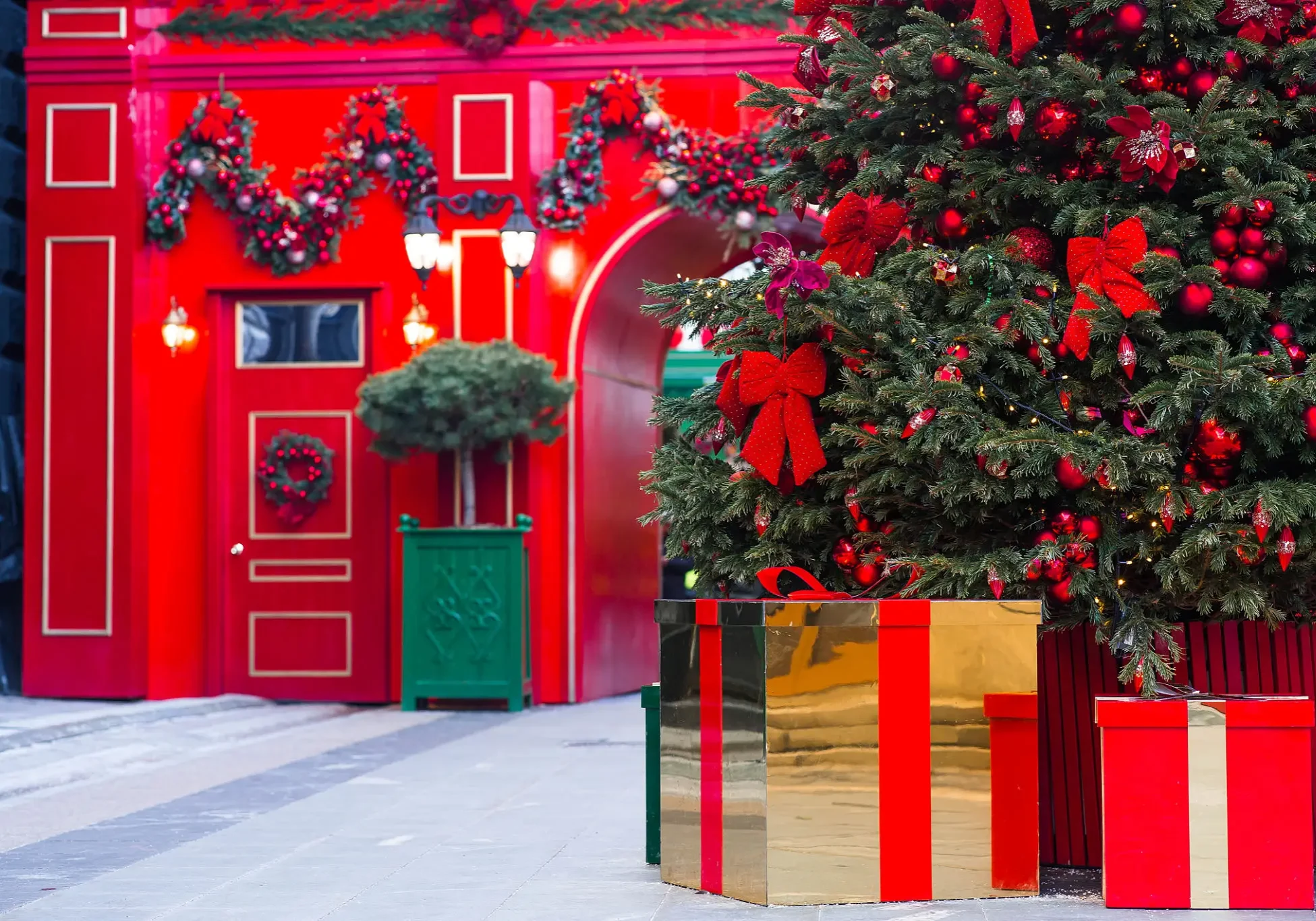 holiday_decorating_safety